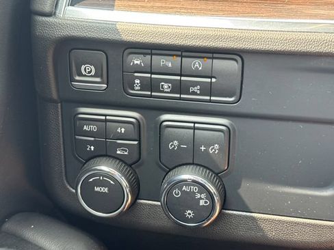 Used 2025 Chevrolet Tahoe LT AWD/4WD image 31