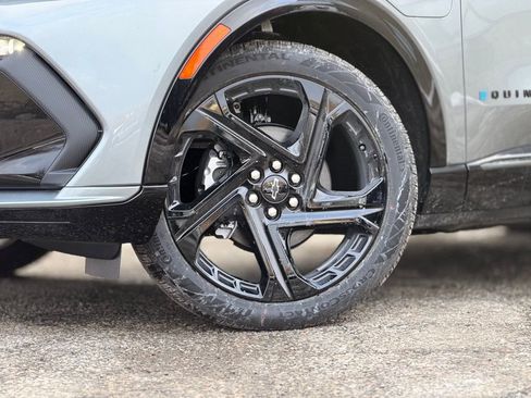 New 2026 Chevrolet Equinox EV RS image 2