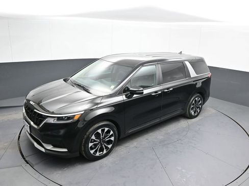 Certified 2023 Kia Carnival EX image 34