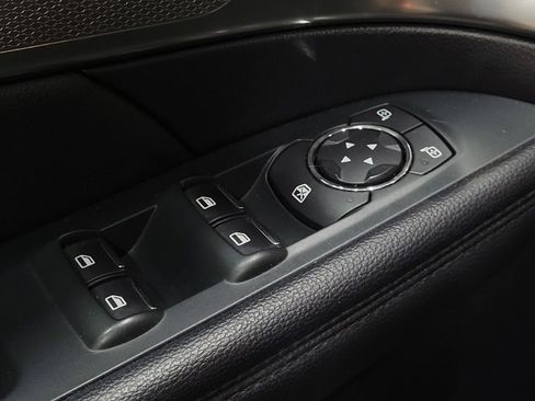 Used 2019 Ford Explorer XLT w/ Equipment Group 202A AWD/4WD image 27
