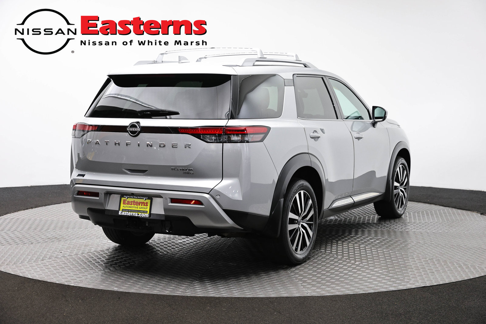 Used 2023 Nissan Pathfinder Platinum AWD/4WD image 5