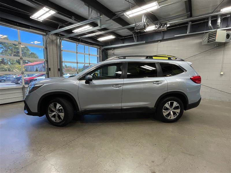 Used 2023 Subaru Ascent Premium AWD/4WD image 2