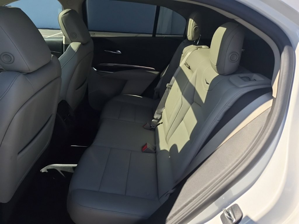 Used 2021 Cadillac XT4 Luxury w/ Cold Weather Package AWD/4WD image 12