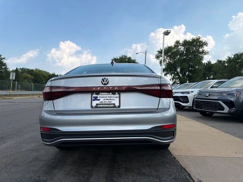 Certified 2025 Volkswagen Jetta S FWD image 8