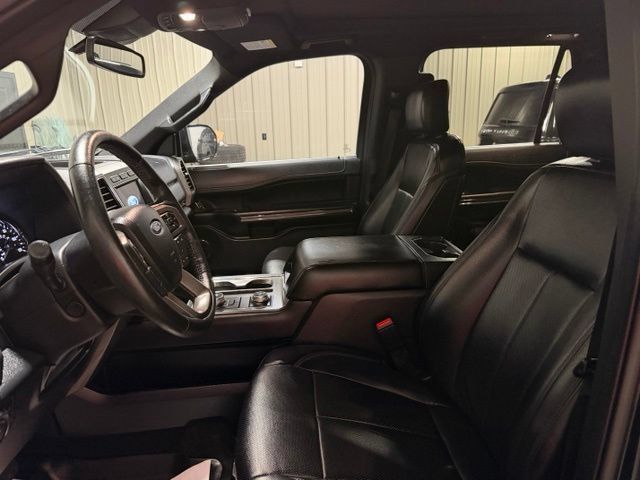 Used 2020 Ford Expedition XLT w/ Equipment Group 202A AWD/4WD image 14