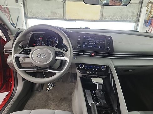 Used 2023 Hyundai Elantra SEL FWD image 8