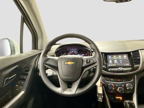 Used 2019 Chevrolet Trax LS image 18