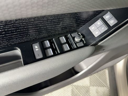 Used 2023 Land Rover Range Rover Velar S image 19