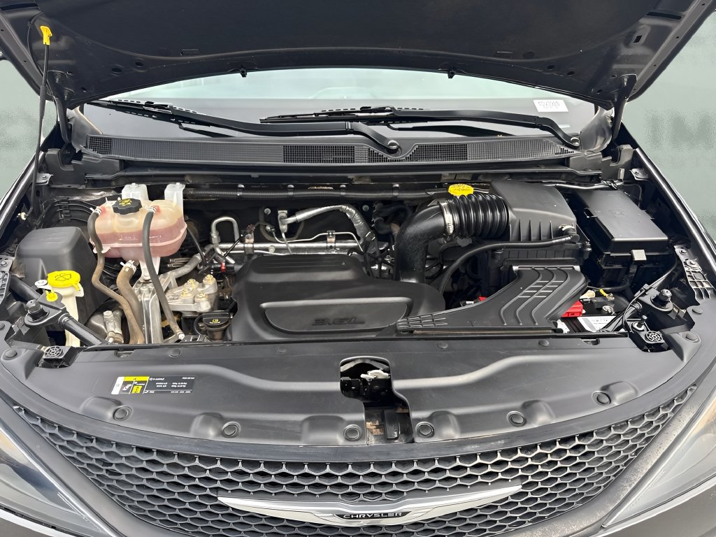 Used 2021 Chrysler Voyager Lxi w/ Cold Weather Group FWD image 21