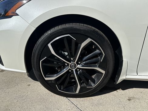 Used 2023 Nissan Altima 2.5 SR w/ SR Premium Package FWD image 33