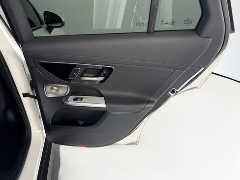 Certified 2025 Mercedes-Benz GLC 300 image 28