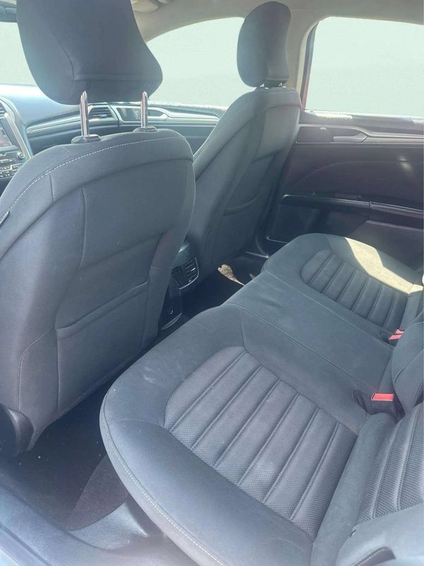 Used 2019 Ford Fusion SE FWD image 15