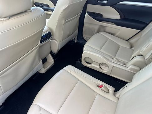 Used 2015 Toyota Highlander XLE image 27