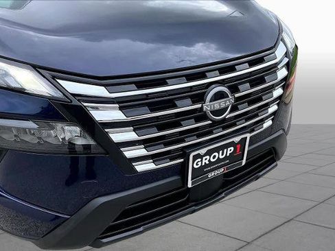 Certified 2025 Nissan Rogue SV FWD image 29