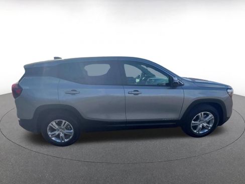 Used 2024 GMC Terrain SLE image 16
