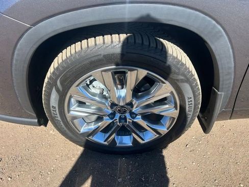 Used 2021 Toyota Highlander Limited image 10