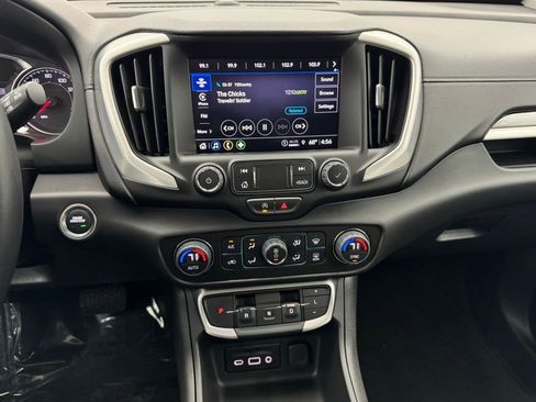 Used 2024 GMC Terrain SLT image 23