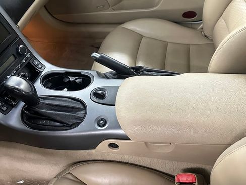 Used 2006 Chevrolet Corvette Convertible w/ Preferred Equipment Group RWD image 18