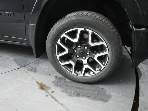 Used 2019 RAM 1500 Laramie image 17