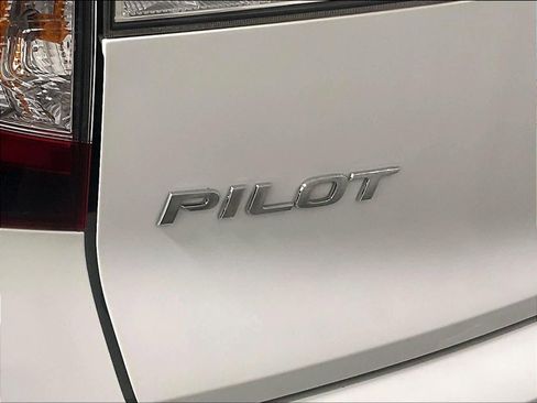 Used 2022 Honda Pilot Sport image 29