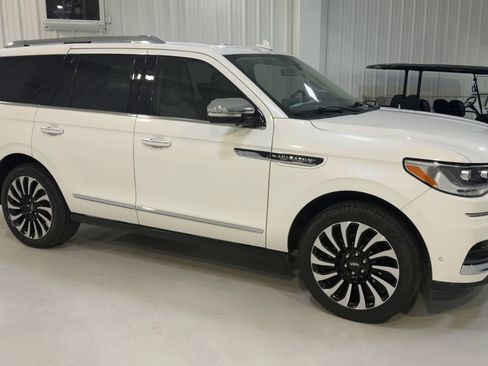 Used 2023 Lincoln Navigator Black Label AWD/4WD image 3