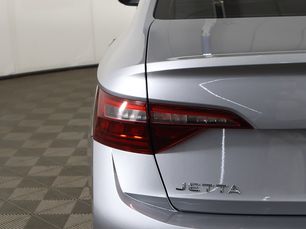 Used 2022 Volkswagen Jetta SE FWD image 16