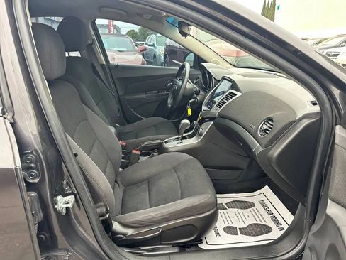 Used 2016 Chevrolet Cruze LT w/ Technology Package image 34