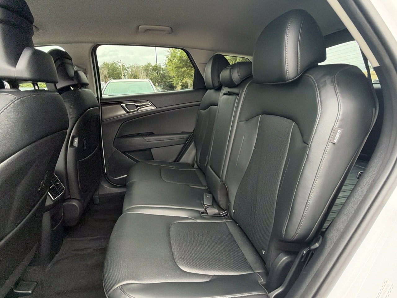 Used 2025 Kia Sportage EX FWD image 7