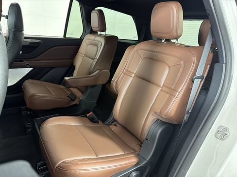 Certified 2025 Lincoln Aviator Reserve w/ Luxury Package RWD image 19