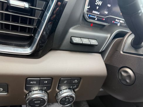 Used 2024 GMC Sierra 1500 Denali w/ Technology Package AWD/4WD image 17