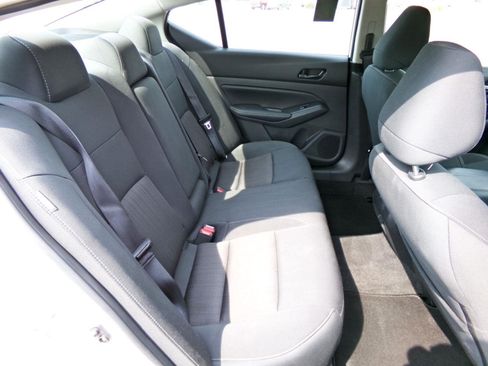 Used 2025 Nissan Altima 2.5 SV FWD image 13