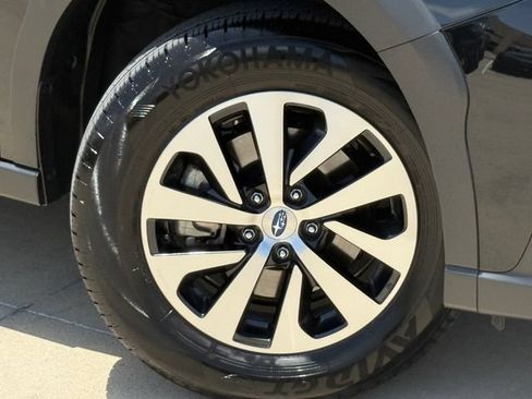 Used 2025 Subaru Outback Premium AWD/4WD image 2
