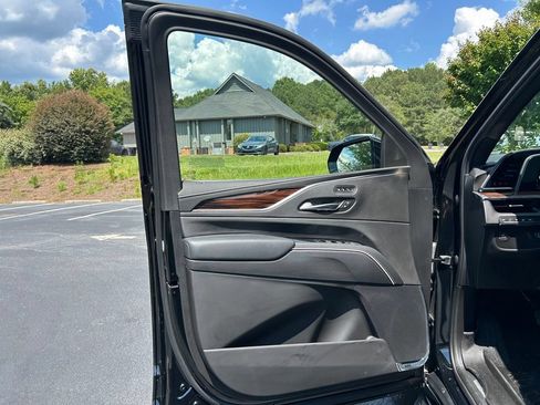 Used 2023 Cadillac Escalade Premium Luxury AWD/4WD image 58