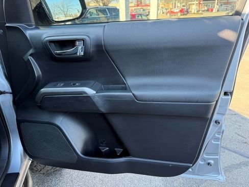 Used 2018 Toyota Tacoma TRD Off-Road image 19