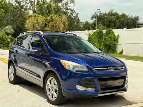 Used 2014 Ford Escape Titanium w/ Equipment Group 401A FWD image 3