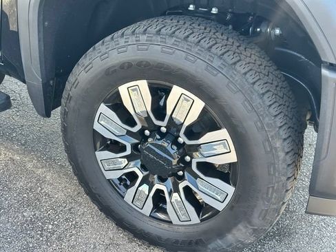 Used 2025 GMC Sierra 2500 Denali w/ Denali Reserve Package AWD/4WD image 5