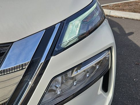 Certified 2023 Nissan Rogue SV image 9