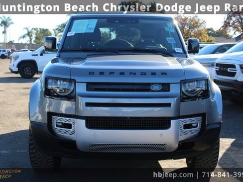 Used 2023 Land Rover Defender 110 SE image 2