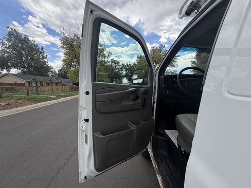 Used 2013 Chevrolet Express 1500 AWD image 10