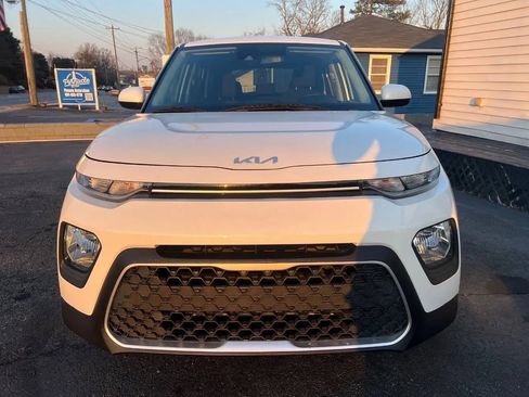 Used 2022 Kia Soul LX w/ Technology Package FWD image 2
