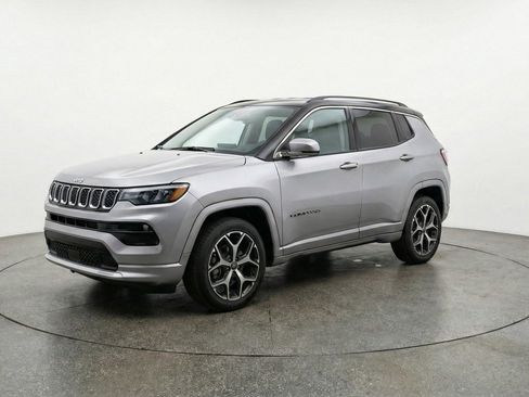Used 2025 Jeep Compass Limited AWD/4WD image 2