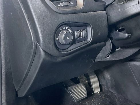 Used 2023 Jeep Renegade Latitude AWD/4WD image 10