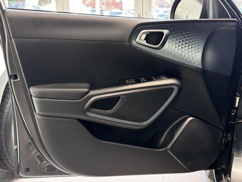 Used 2023 Kia Soul EX image 13