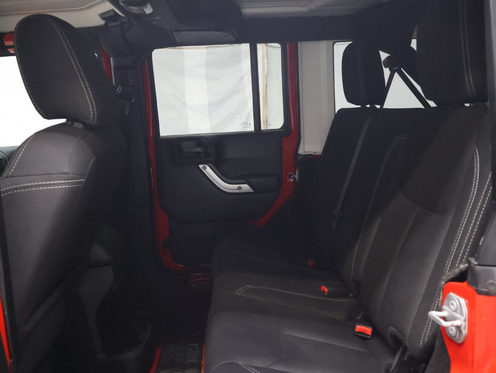 Used 2018 Jeep Wrangler Unlimited Sahara w/ Connectivity Group AWD/4WD image 14