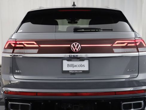 Used 2025 Volkswagen Atlas Cross Sport SEL Premium R-Line AWD/4WD image 16