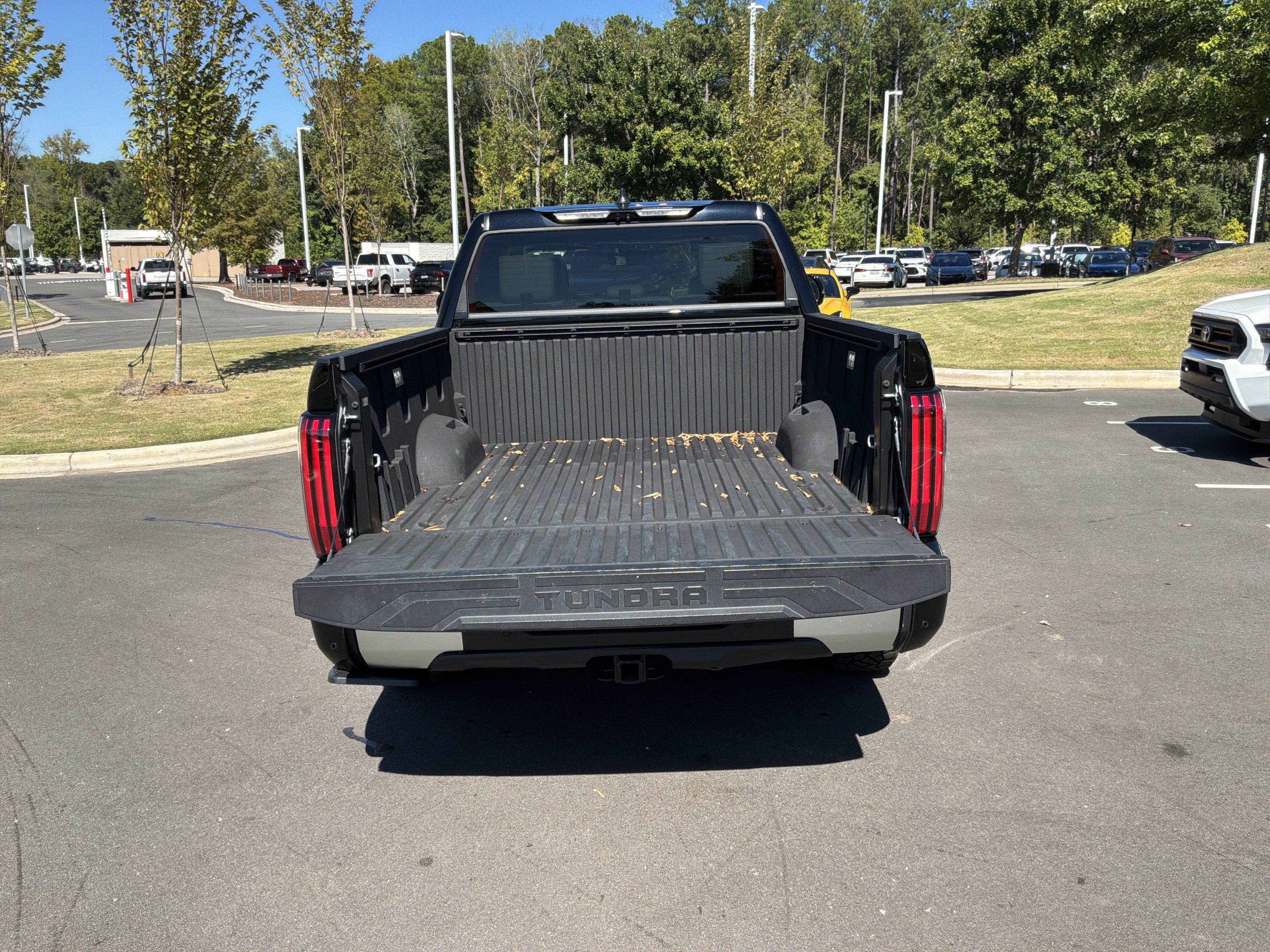 Used 2025 Toyota Tundra Limited AWD/4WD image 32