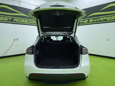 Used 2022 Tesla Model Y Long Range image 9