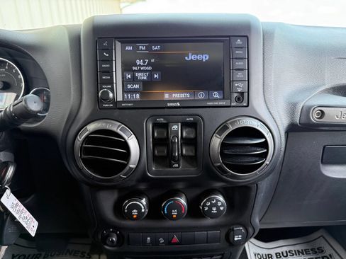 Used 2018 Jeep Wrangler Unlimited Sport S AWD/4WD image 20