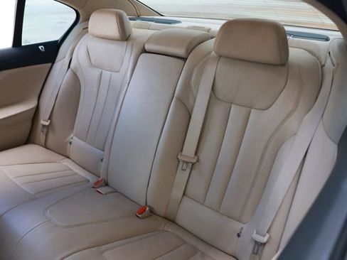 Used 2018 BMW 740i image 11