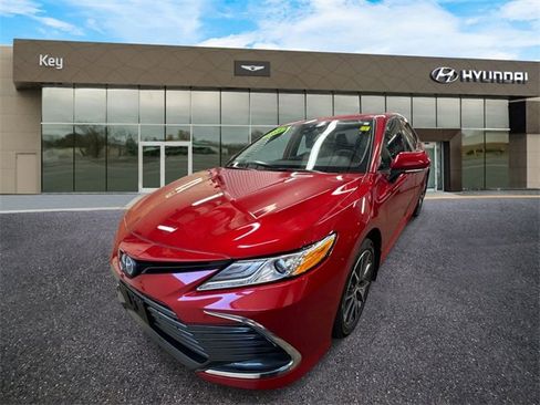 Used 2023 Toyota Camry XLE image 1